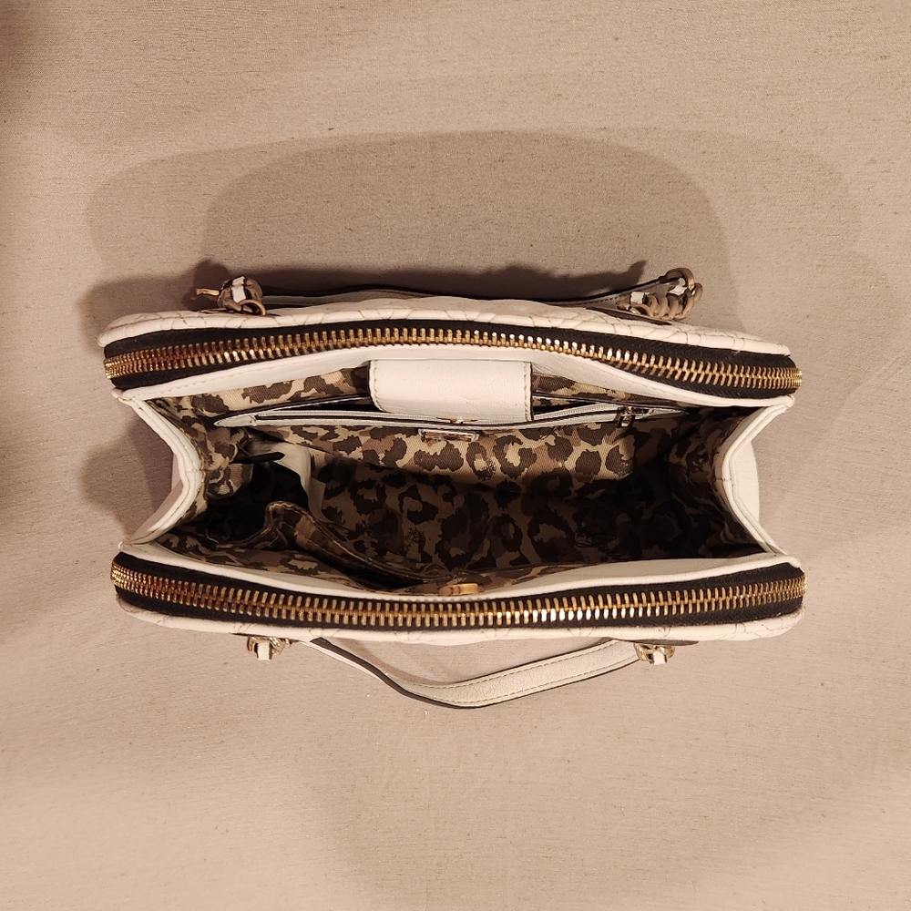 Guess Quilted White Shoulder Bag - Picture 5 of 6